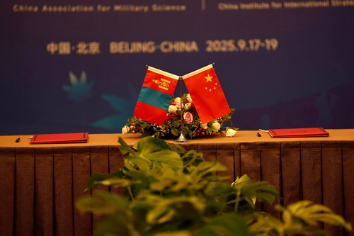 ХОЁР УЛСЫН БАТЛАН ХАМГААЛАХ САЛБАРЫН ХАМТЫН АЖИЛЛАГААГ ШИНЭ ШАТАНД ГАРГАХАД ХАМТАРЧ АЖИЛЛАНА